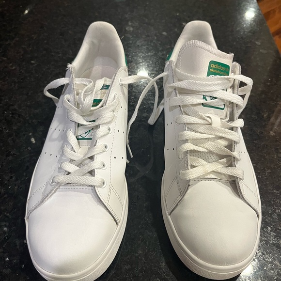 Adidas, Stan Smith Originals. Like new condition. Pictures tell a 1,000 words. - Picture 2 of 5